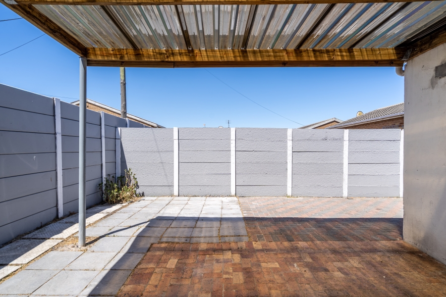 5 Bedroom Property for Sale in Ottery Western Cape